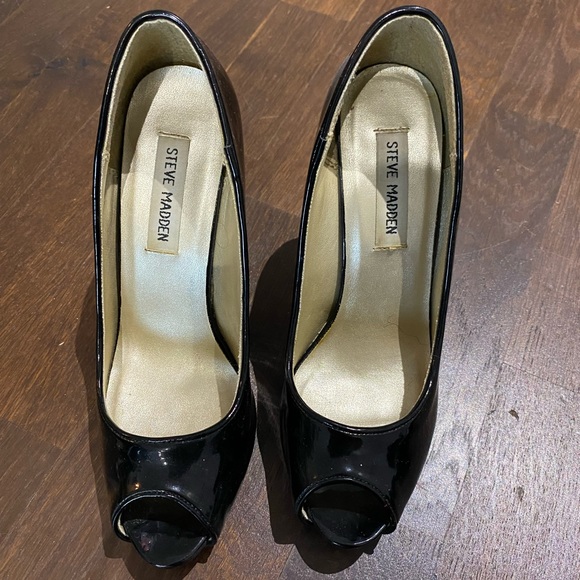 Size 7 black Steve Madden heels - Picture 2 of 4